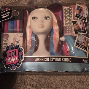 Airbrush Styling Studio Doll Head
